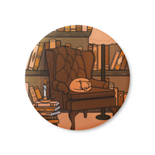 Laden Sie das Bild in den Galerie-Viewer, Bequeme Katze | Geisterbibliothek | Dekorativer Magnet