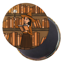 Laden Sie das Bild in den Galerie-Viewer, Zaubernde Hexe | Geisterbibliothek | Dekorativer Magnet